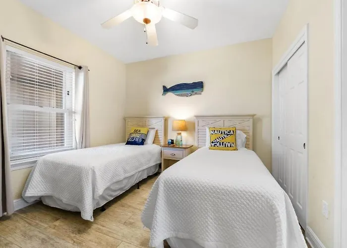 Apartment Crystal Shores West 905 By Youngs Suncoast